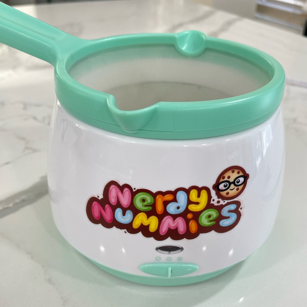 ROSANNA PANSINO by Wilton Nerdy Nummies Candy Melting Pot Chocolate Melting Pot